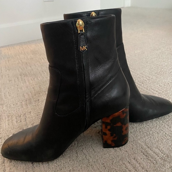 MICHAEL KORS LEATHER ANKLE BOOTS - Picture 4 of 7